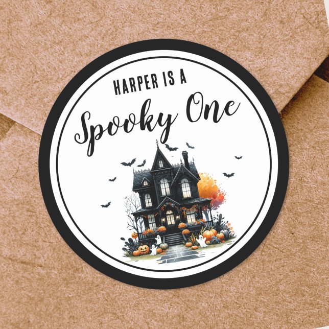 Adesivo Festa de primeiro aniversario de Dia das Bruxas Sp (Spooky One Halloween 1st Birthday Party Classic Round Sticker)