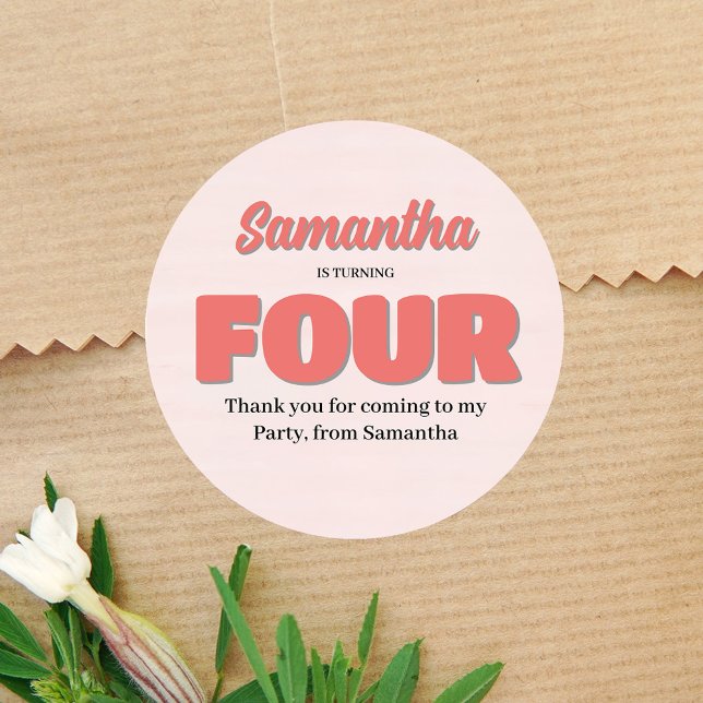 Adesivo Festa de Quarta Rapariga de Quarto Aniversário Ros (Pink fourth birthday party custom gavor sticker. )