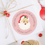 Adesivo Festa rosa-branca Vintage Papai Noel Natal<br><div class="desc">Vintage bonitinha de Natal do Papai Noel com fundo rosa! Divertido por embrulhar seus filhos presentes de Natal. Vem em uma variedade de cores. Projetado para você pelo Blackberry Boulevard.</div>