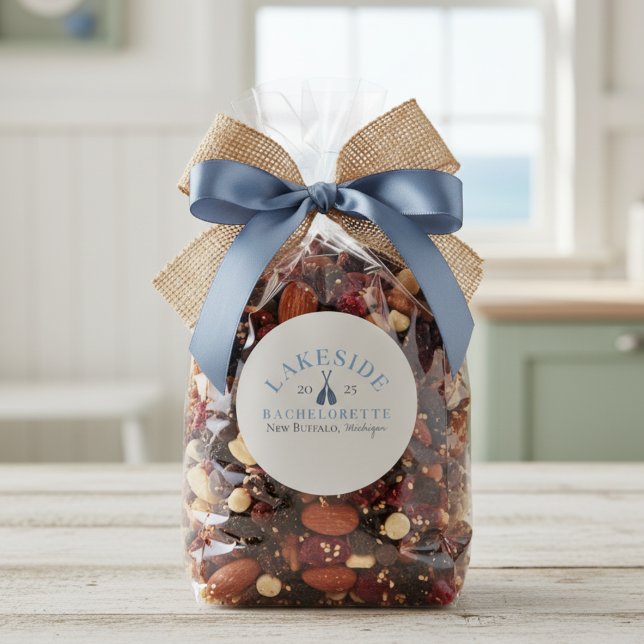 Adesivo Fim de Semana de Garotas no Lago Clássico para Des (Kick back at the lake with this coastal Classic Lake Bachelorette Girls Weekend Sticker!)