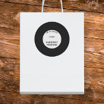 Adesivo Fim de semana do Vintage Vinyl Record Music Black<br><div class="desc">Na moda vintage vinil record style solteiro fim de semana. Design apresenta registro de vinilo preto,  solteiro de texto de fonte retrorativa fim de semana e nome e data personalizados.</div>