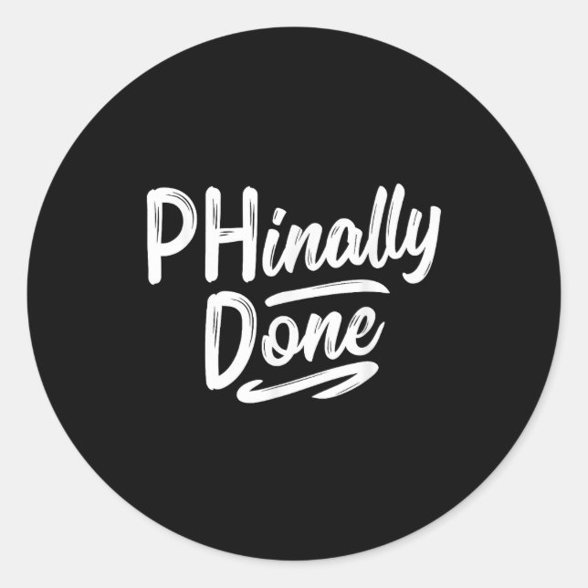 Adesivo Finalmente feito camisa phd doutorado graduação (Frente)
