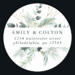 Adesivo Flores de Sempre-verde e Algodão Elegante Endereço<br><div class="desc">Este adesivo redondo apresenta folhagens de inverno pintadas à mão,  flores de algodão com texturas douradas e aquarela. Para personalização mais avançada deste design,  clique no link "personalizar ainda mais". Itens correspondentes também estão disponíveis.</div>