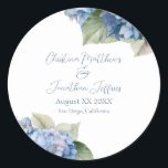 Adesivo Flores Românticas de Hidrocoloração Azul Hidromáti<br><div class="desc">Estes adesivos românticos de casamento florais apresentam hidrangeas azuis de cor aquática. Um delicado buquê de flores de hydrangea é ilustrado no topo,  e outro na parte inferior esquerda.</div>