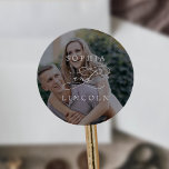 Adesivo Focas de Envelope Romântica Dark Foto Sobreposta<br><div class="desc">Estas selas de envelope de casamento românticas e escuras são perfeitas para um casamento simples. O clássico design moderno apresenta espirais ricos e turbilhões brancos com magnífica e elegante tipografia à mão. Personalize o rótulo com os nomes da noiva e do noivo.</div>