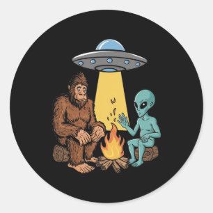 Adesivo Fogueira de Bigfoot e Alien para Mochileiros que F