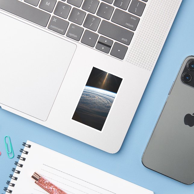 Adesivo Formações Nuvens No Oceano Índico Sul. (Notebook com iPhone)