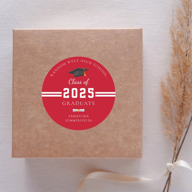 Adesivo Formando 2025 Festa de formatura branca vermelha (Graduation 2025 Red and White Classic Round Sticker)