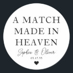 Adesivo FÓRMULA FEITA NO CABELO Casamento Coração Favorece<br><div class="desc">Um Clássico Negro Obrigado Vestido de Casamento com "A Match Made in Heaven" em uma fonte elegante moderna clássica. Você pode personalizá-lo facilmente com seus nomes e data de casamento.</div>