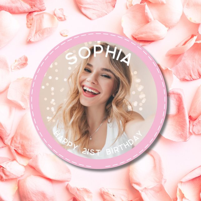 Adesivo Foto de aniversário de 21 anos moderno rosa person (Custom Pink Modern 21st Birthday Photo Classic Round Sticker)