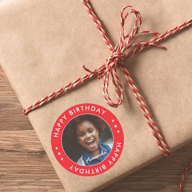 Adesivo Foto de aniversário feliz para crianças vermelhas  (Modern Simple Red Kids Happy Birthday Photo Classic Round Sticker
)