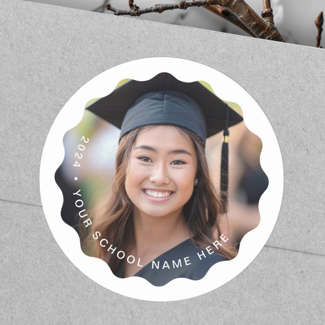 Adesivo Foto do ano de formando nome da escola graduação f (Photo grad year name school graduation wavy border classic round sticker)