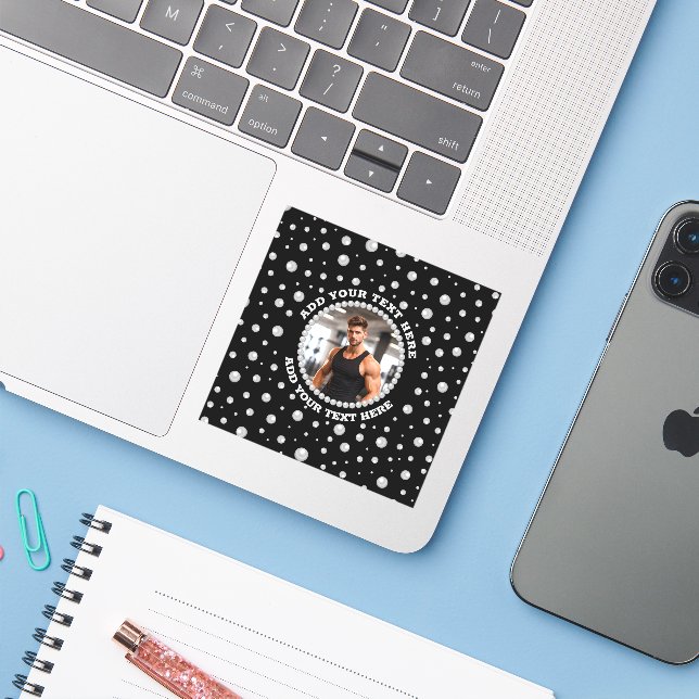 Adesivo Foto Personalizada com Círculo de Pérolas em Preto (Notebook com iPhone)