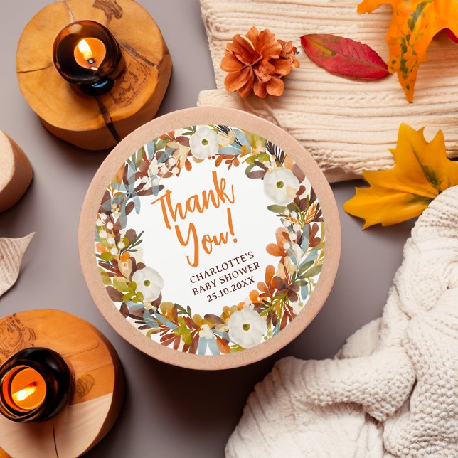 Adesivo Fraqueia floral chá de fraldas de abóbora (Floral wreath fall little pumpkin baby shower classic round sticker)
