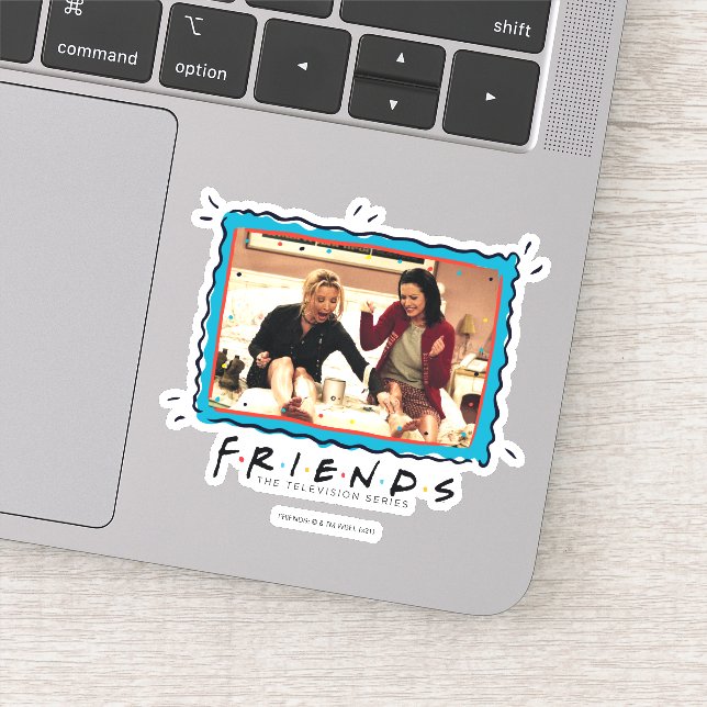 Adesivo FRIENDS™ | Phoebe & Monica Depilando as Pernas (Detalhe)