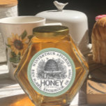 Adesivo Fronteira de Sage da Ivory Honey Jar Label (Vintag<br><div class="desc">Este rótulo de marfim tem campos editáveis para cumprir os requisitos listados pelo Conselho Nacional de Mel nos EUA no momento em que este rótulo foi criado; a palavra mel, o nome da sua empresa, o nome pessoal, o endereço e o peso líquido do mel em gramas e onças devem...</div>