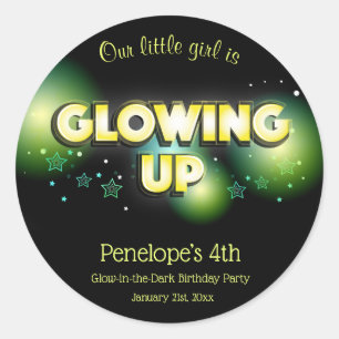 Adesivo Fulgor no miúdo escuro do aniversário