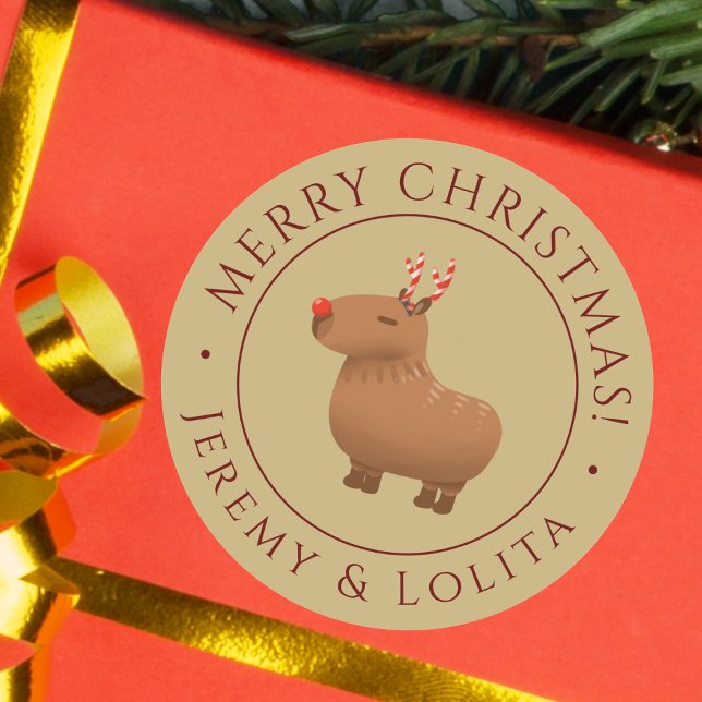 Adesivo Funny Capybara Reindeer de Natal Dourado (Add a personal touch to your gifts with our festive capybara reindeer stickers.)