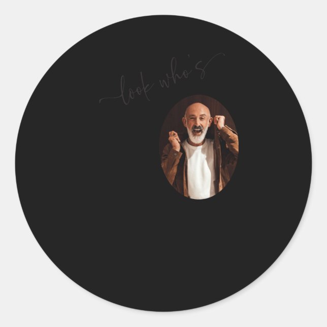 Adesivo Funny Look Whos 60 Stylish 60th Birthday  (Frente)