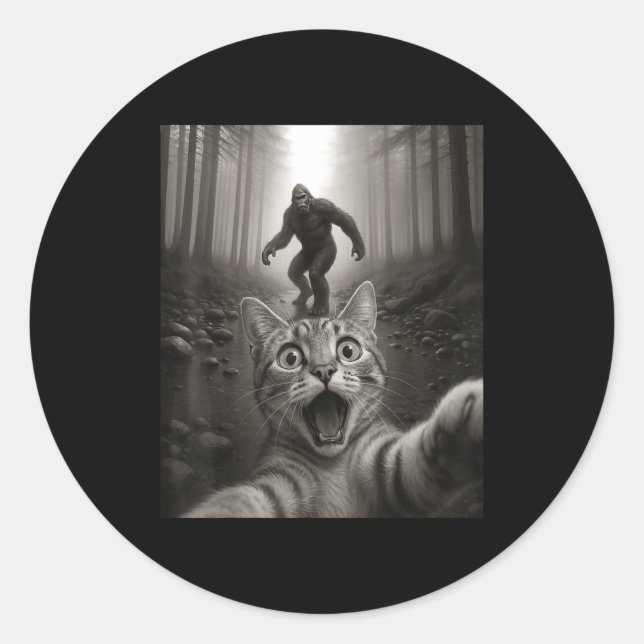 Adesivo Funny Surprised Ed Cat Selfie With Bigfoot Sasquat (Frente)