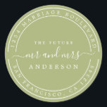 Adesivo Futuro Sr Sra Endereço de Devolução de Casamento V<br><div class="desc">Chic, moderno e simples adesivo redondo de endereço de devolução de casamento clássico com o texto o futuro Sr e Sra em caligrafia manuscrita branca elegante em um fundo verde folha. Basta adicionar seu nome e endereço. Exclusivamente projetado para você pelo Happy Dolphin Studio. Se precisar de ajuda ou produtos...</div>