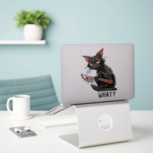 Adesivo Gato Negro Engraçado com Faca Sangrenta: O quê? (Laptop na mesa)