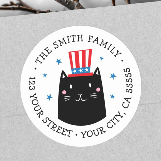 Adesivo Gato vestindo um chapéu patriótico 4 de julho de v (Cat wearing a patriotic hat 4th of July return Classic Round Sticker)