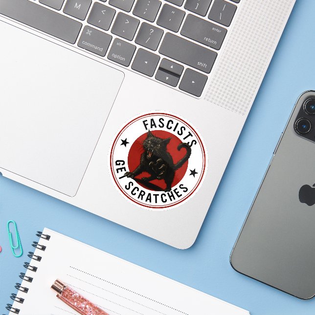 Adesivo Gatos Contra Fascistas (Notebook com iPhone)