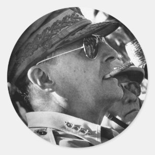 Adesivo General Douglas MacArthur com tubulação do Cornc