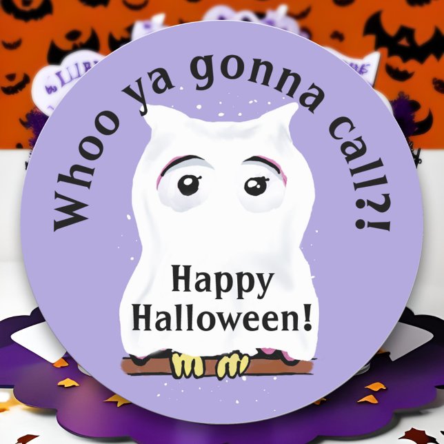 Adesivo Ghost Owl Halloween Pun Que Ya Vai Ligar (Cute Ghost Owl Halloween Pun Sticker - 'Whoo Ya Gonna Call?' Customizable Spooky trick or treat kids)