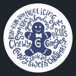 Adesivo Gingerman Christmas Candy Typografia BLUE<br><div class="desc">Uma composição festiva de tipografia de doces de Natal manuscritos e biscoitos rodeia um biscoito de gengibre com papel giro|. Perfeito para selar as cartas e Cartões de natal de Natal e Feriados ou para enfeitar seus Presentes sob a árvore de Natal! A cor AZUL é totalmente variável, e a...</div>