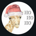 Adesivo Giraffe Christmas Hat HO HO HO<br><div class="desc">Vestido de Natal bonito com uma girafa engraçada num chapéu vermelho de Papai Noel. Texto diz: "Ho,  Ho,  Ho"</div>