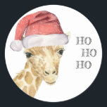 Adesivo Giraffe Christmas Hat HO HO HO<br><div class="desc">Vestido de Natal bonito com uma girafa engraçada num chapéu vermelho de Papai Noel. Texto diz: "Ho,  Ho,  Ho"</div>