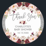 Adesivo Glitter Silver Glam Burgundy Blush Chá Floral<br><div class="desc">Adesivo circular floral com brilho prateado - a redação é personalizável Apresentando uma hambúrdia elegante de cor d'água,  rosas cor-de-rosa pinceladas e cartazes prateados Perfeito para casamento,  chá de panela,  solha/festa de galinha,  chá de fraldas etc</div>