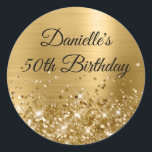 Adesivo Glittery Gold Foil 50th Birthday<br><div class="desc">Crie seu próprio rico monograma na moda marco de aniversário de celebração de envelopes para ela. O plano de fundo apresenta um gráfico de arte digital em formato digital, com formato embebido em metal amarelo ouro. Ao longo do fundo está uma banda de dourado faux glitter girly glam. Personalize a...</div>