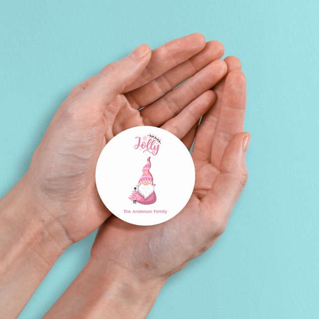 Adesivo Gnome de Natal Rosa com Chapéu de Vinho Alegre (Pink Christmas Gnome With Winer Hat Jolly Classic Round Sticker - Personalized Festive Greeting)