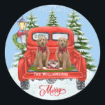 Adesivo Goldendoodle Bonito Puppies Vintage Caminhão Verme<br><div class="desc">Vocês poderiam se apaixonar por esta cena — os adoráveis cachorrinhos de golden; o caminhão vermelho-safra com neve coberto de árvores no fundo e o poste com a coroa de férias. "Feliz" é a mensagem — e você pode adicionar o ano e o nome da família. Tenha isto para sua...</div>