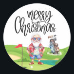 Adesivo Golf Summer Christmas com Papai Noel na bandeira<br><div class="desc">Golf Summer Christmas em julho com Papai Noel na bandeira Classic Round Sticker Gifts for Coach,  Instrutor,  professor,  amigos,  mãe,  pai,  namorada/namorado,  colega de trabalho,  anfitriã,  vizinha,  ele/ela,  casais,  avós,  chefe,  filhos,  melhor amigo,  família,  sogros,  esquadrão,  equipe, </div>