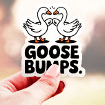 Adesivo Goosebumps Funny Goose Fist Bump Vinil<br><div class="desc">Espalhe alguma positividade com este autocolante de "Bocalhões" que parece bom! Apresentando dois gansos dando um punho um ao outro, esta design é uma brincadeira de palavras que certamente iluminará seu dia. Perfeito para quem ama uma boa risada e aprecia o lado esquisito da vida. Este vinil adesivo durável é...</div>