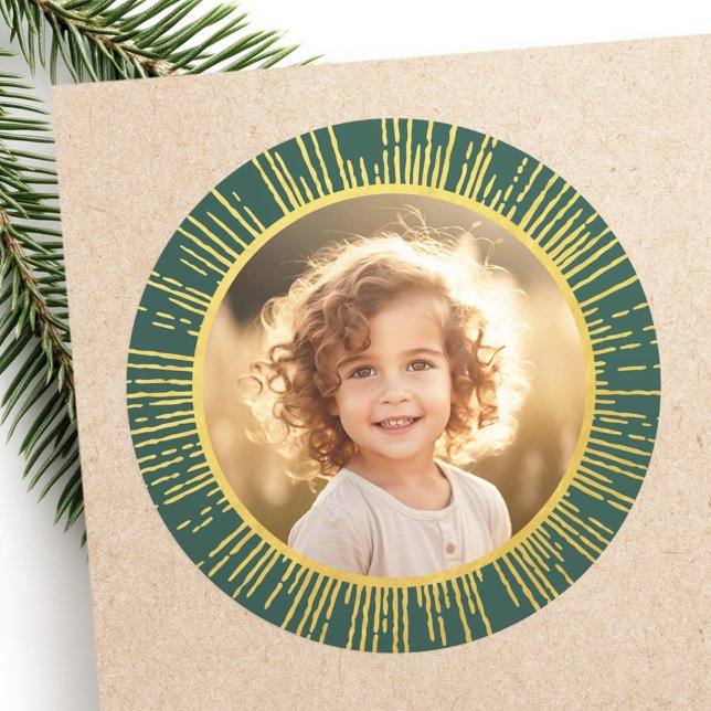 Adesivo Gradiente dourado explosão de sol foto Natal verde (Golden gradient sunburst photo Christmas green Classic Round Sticker)