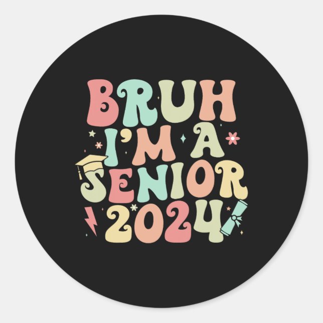 Adesivo Graduação de Mais velho Engraçado com Novidades Re (Frente)