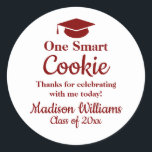 Adesivo Graduação Um Biscoito Inteligente Para Formando Fa<br><div class="desc">"to-go goodie" um biscoito inteligente, personalizado personalize seu segundo grau, universidade universitária personalizada 2025 2026, obrigado de celebração que você formando phd, comemore medicina médica de direito, classe médica de enfermagem de 2024, etiqueta personalizada de festas uni, mestrados de graduação de adesivos favoritos, doutorado branco de enfermeira maroon de enfermeira,...</div>