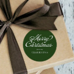 Adesivo Green Vintage Script Moderno Feliz Natal<br><div class="desc">Green Vintage Script Modern Merry Christmas Classic Round Sticker é a adição perfeita aos presentes de Natal deste ano,  com o vintage styled script e seu nome.</div>