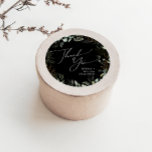 Adesivo Greenery Black e Dourado Obrigado Favor do Casamen<br><div class="desc">Entra num mundo encantado com o nosso obrigado preto e ouro verde... o teu casamento favorece o adesivo redondo clássico, perfeito para o teu casamento de primavera botânico. Adorado com eucalipto verde sábio e sotaques de ouro, este adesivo de favorecimento, exude elegância e moderna capricho. Imaginem passear por um jardim...</div>