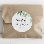 Adesivo Greenery Calliografia Obrigado Favor De Casamento<br><div class="desc">Este obrigado de caligrafia tropical que você casou, é perfeito para um casamento moderno. A design apresenta predominantemente folhas tropicais verdes. Faça com que a etiqueta do adesivo seja sua, incluindo seus nomes, o evento (se aplicável) e a data. Esses adesivos podem complementar uma recepção de casamento, chá de panela...</div>