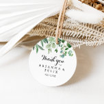 Adesivo Greenery Eucalyptus Obrigado Favor De Casamento<br><div class="desc">Este obrigado de caligrafia moderno que você fez ao casamento é perfeito para um casamento rústico. O design simples e elegante apresenta a tipografia de scripts clássicos e ricos em preto e branco. Faça com que a etiqueta do adesivo seja sua, incluindo seus nomes, o evento (se aplicável) e a...</div>
