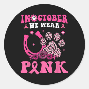 Adesivo Halloween Em Outubro Nós Vestimos Ferradura Rosa &