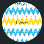 Adesivo Hanukkah Stickers (1 1/2" ou 3") "Chevron Menorah"<br><div class="desc">Etiquetas de Hanukkah, "Chevron Menorah." Personalize alterando o tamanho, estilo, cor e texto da fonte. Tantos usos: De e para os adesivos de presentes, Obrigado aos adesivos nas bolsas de tratamento, Tópicos de Bolo (colar no estojo pesado, colar na ponta do dente da fita na parte traseira do estoque de...</div>