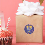 Adesivo Hanukkiah Happy Hanukkah Holiday Menorah<br><div class="desc">Símbolo Hanukkiah. Feliz Festa de Hanukkah Feriado Judeu Menorah Azul. Decoração de Feriado Judeu Chanukkah com o símbolo decorativo tradicional de Chanuka - Marinho Blue color hanukkiah menorah, candelabro com velas, estrela de David e ilustração azul neon brilhante. Festa de Chanucá das Luzes Decoração do Evento. Jerusalém, Israel. Artesanatos e...</div>