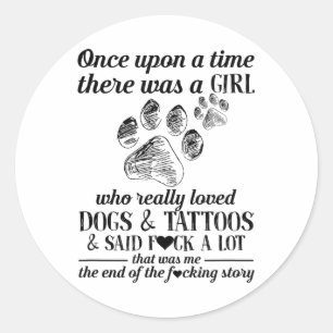 Adesivo Havia Uma Garota Que Amara Cachorros E Tatuagens